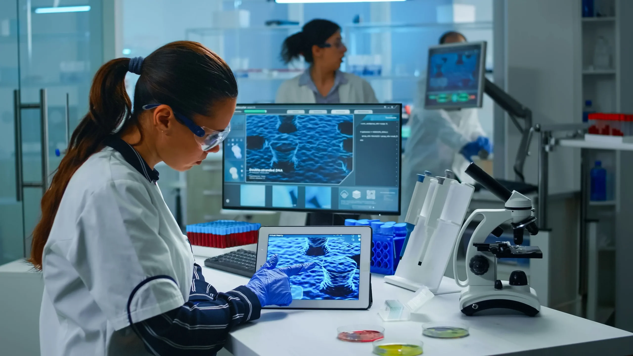 scientist-using-tablet-for-remote-lab-consulting-with-digital-microscopy-in-a-lab-setting